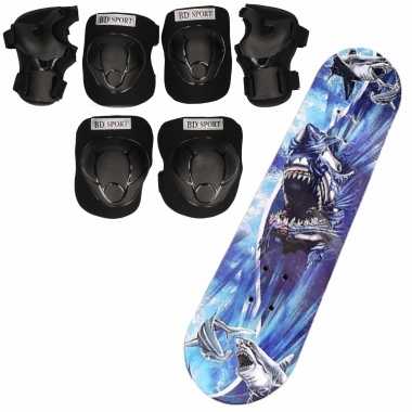 Set van skateboard 81 cm met haaien print en valbescherming maat m - 6 tot 8 jaar