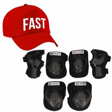 Set van valbescherming voor kinderen maat l / 9 tot 10 jaar met een stoere fast pet rood